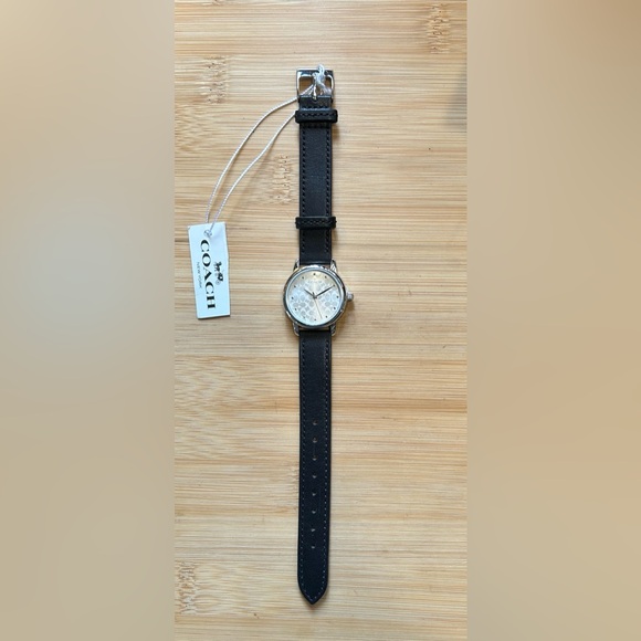 Coach Grand Watch With 28mm Coach Signiture Face - Picture 4 of 6